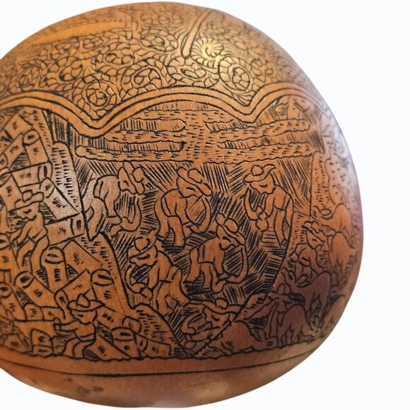 Vtg. Peruvian 2.25" Storyteller Gourd Rattle Hand Etched Ethnic Village Life - Picture 9 of 16
